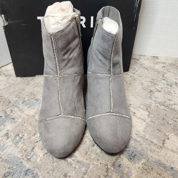 Torrid 7.5W Rhinestone Grey Faux Suede Ankle Booties New With Box - Picture 9 of 17